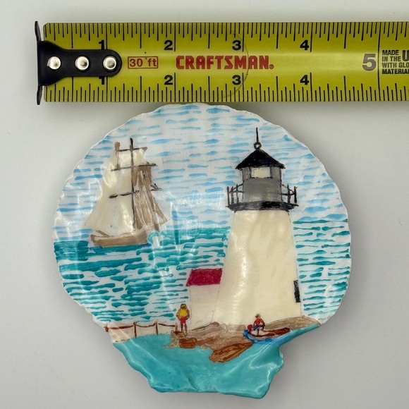 Hand-Painted Scallop Shell Lighthouse Scene - Picture 3 of 7